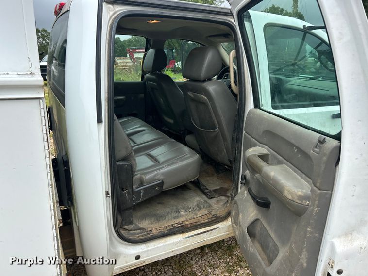 image for item EK8448 2009 Chevrolet Silverado 3500HD  Crew Cab utility bed pickup truck