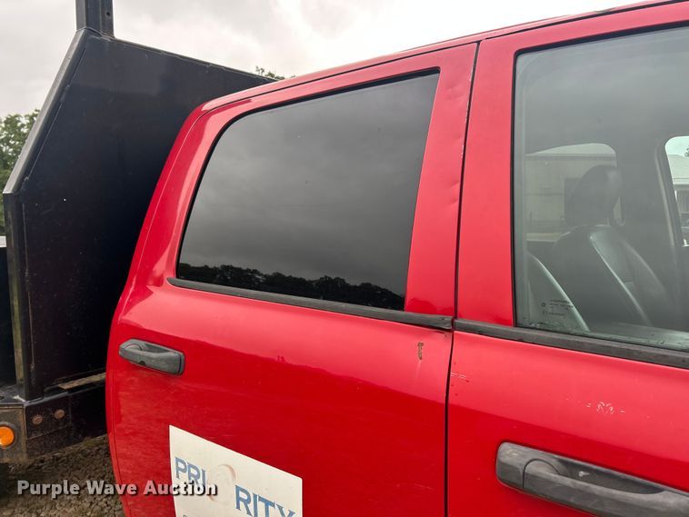 image for item EK8449 2017 Dodge Ram 5500 Crew Cab flatbed truck