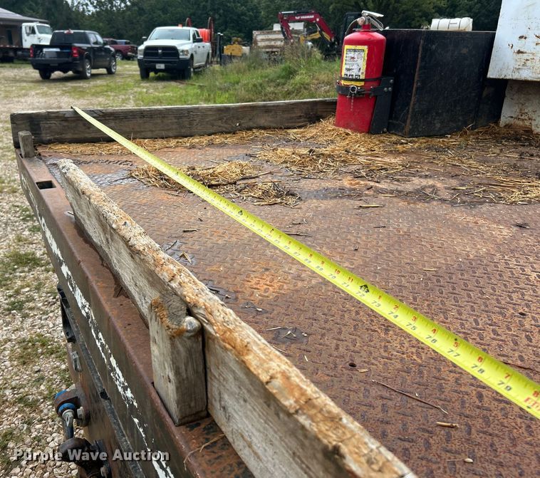 image for item EK8449 2017 Dodge Ram 5500 Crew Cab flatbed truck