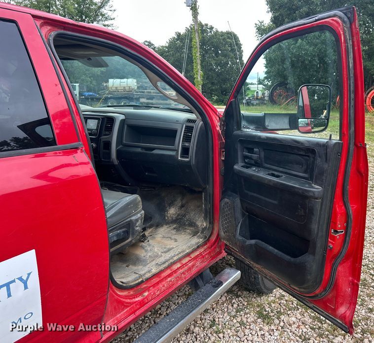 image for item EK8449 2017 Dodge Ram 5500 Crew Cab flatbed truck