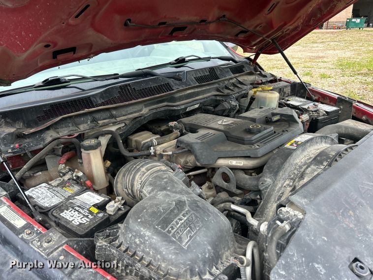 image for item EK8449 2017 Dodge Ram 5500 Crew Cab flatbed truck