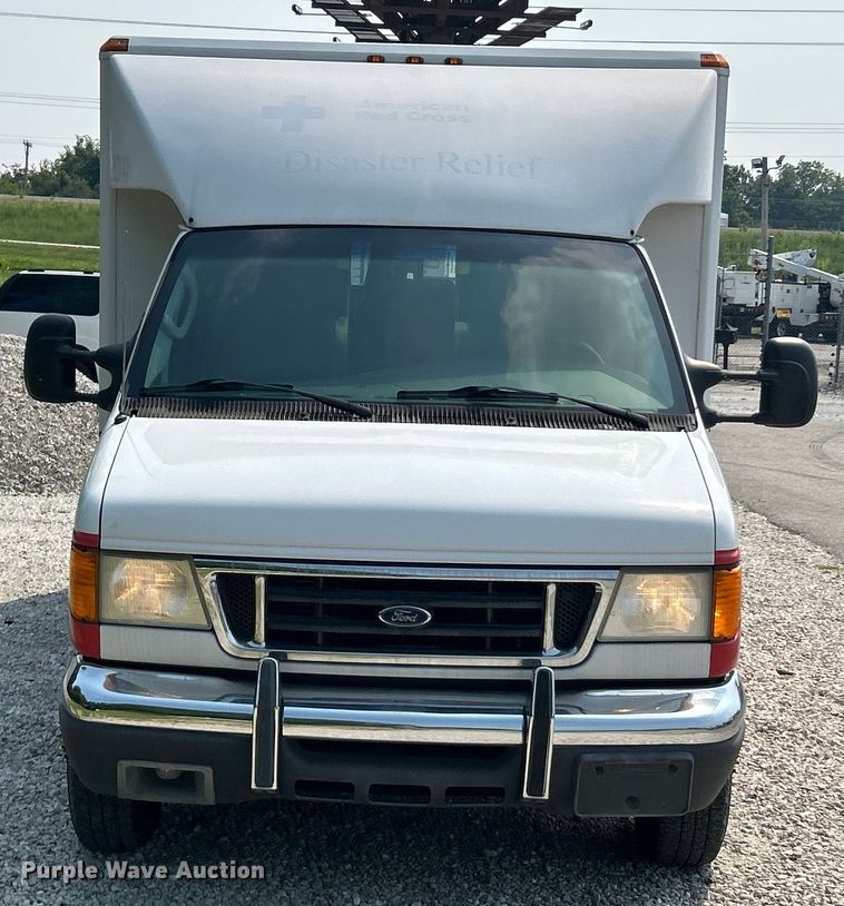 image for item EK8453 2007 Ford E450 Super Duty emergency response vehicle
