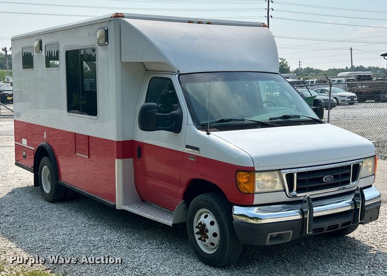 image for item EK8453 2007 Ford E450 Super Duty emergency response vehicle