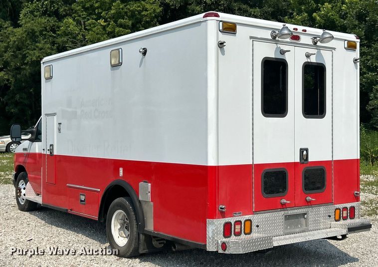 image for item EK8453 2007 Ford E450 Super Duty emergency response vehicle