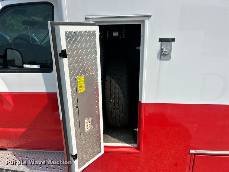 image for item EK8453 2007 Ford E450 Super Duty emergency response vehicle
