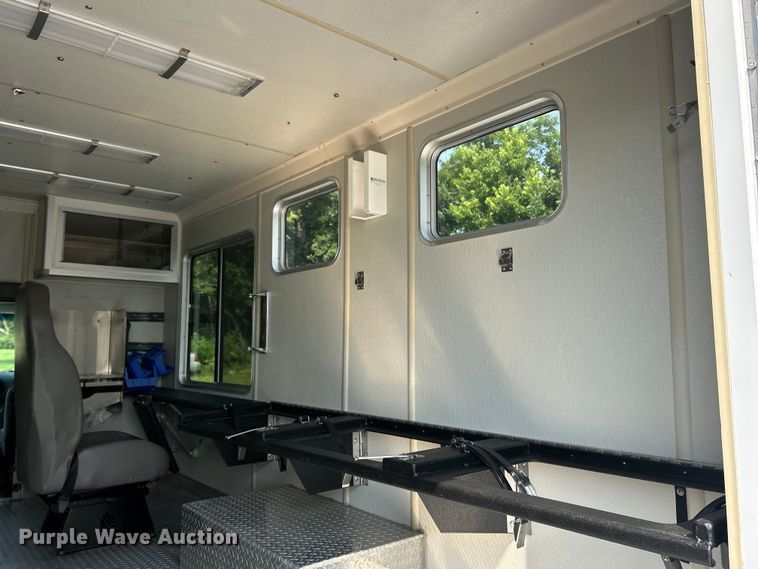 image for item EK8453 2007 Ford E450 Super Duty emergency response vehicle