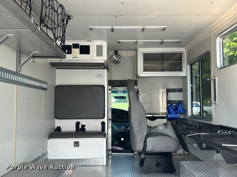 image for item EK8453 2007 Ford E450 Super Duty emergency response vehicle