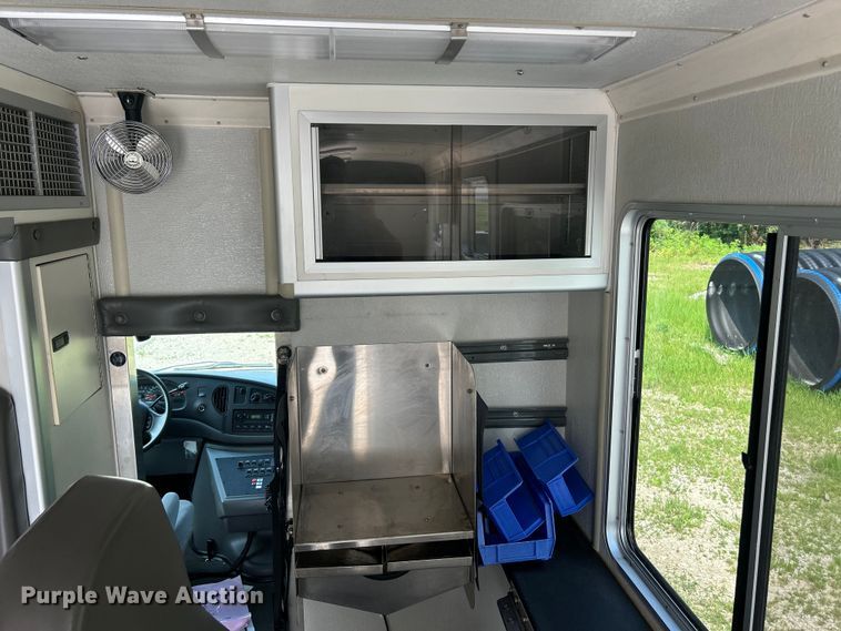 image for item EK8453 2007 Ford E450 Super Duty emergency response vehicle
