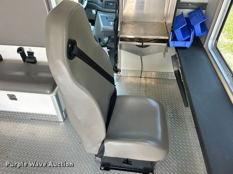 image for item EK8453 2007 Ford E450 Super Duty emergency response vehicle