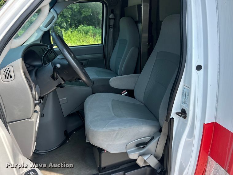 image for item EK8453 2007 Ford E450 Super Duty emergency response vehicle