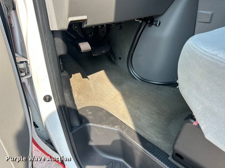 image for item EK8453 2007 Ford E450 Super Duty emergency response vehicle