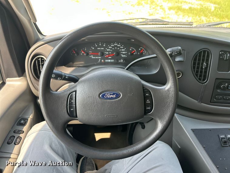 image for item EK8453 2007 Ford E450 Super Duty emergency response vehicle