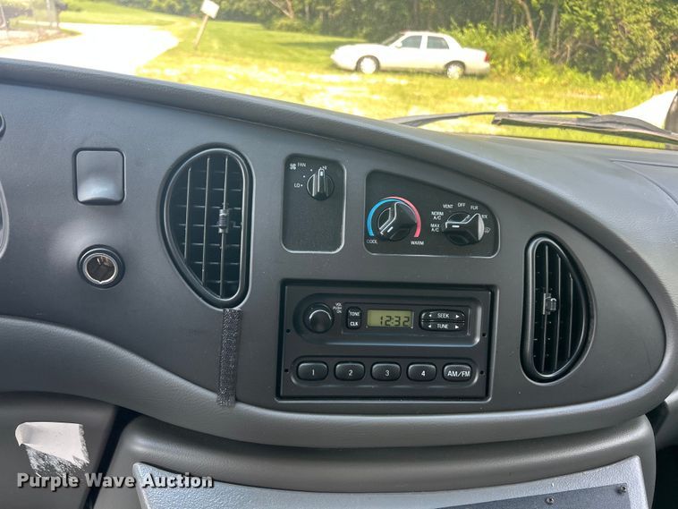 image for item EK8453 2007 Ford E450 Super Duty emergency response vehicle