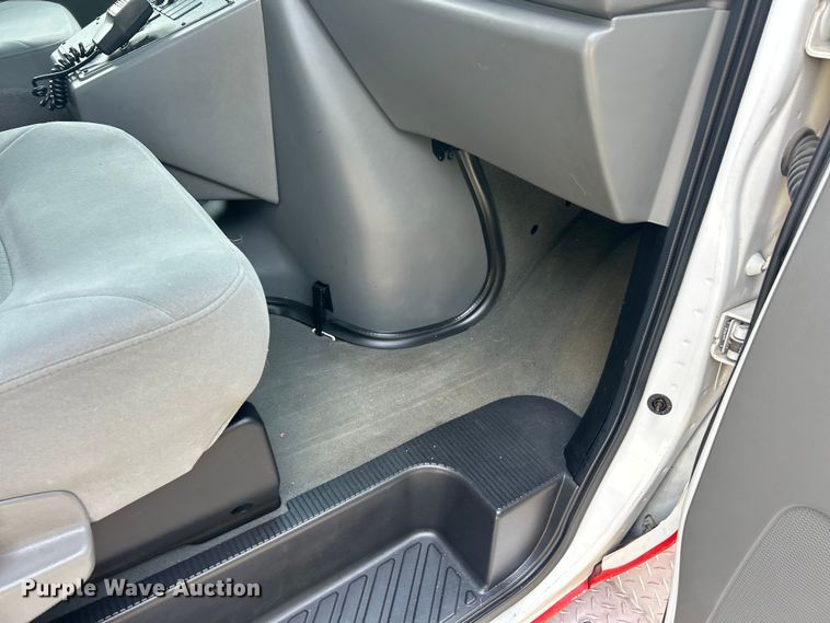 image for item EK8453 2007 Ford E450 Super Duty emergency response vehicle