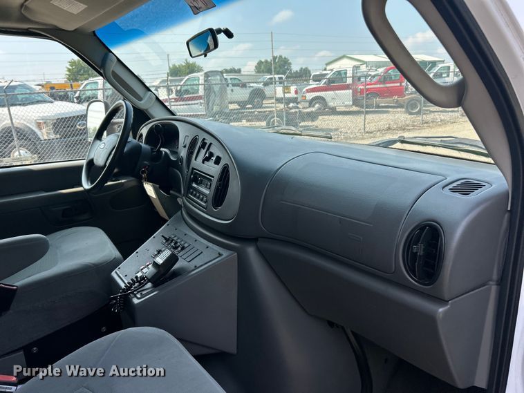 image for item EK8453 2007 Ford E450 Super Duty emergency response vehicle