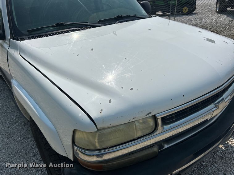 image for item EK8454 2005 Chevrolet Suburban 2500 SUV