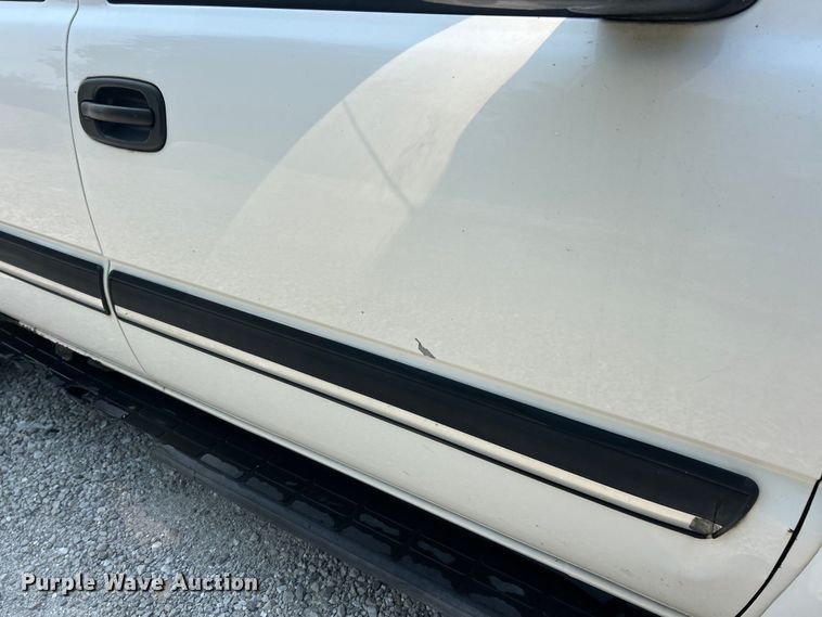 image for item EK8454 2005 Chevrolet Suburban 2500 SUV