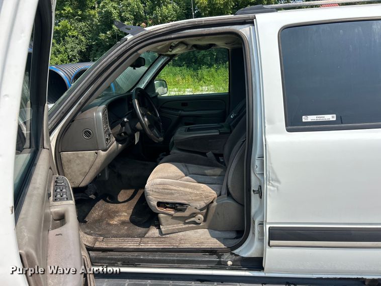 image for item EK8454 2005 Chevrolet Suburban 2500 SUV