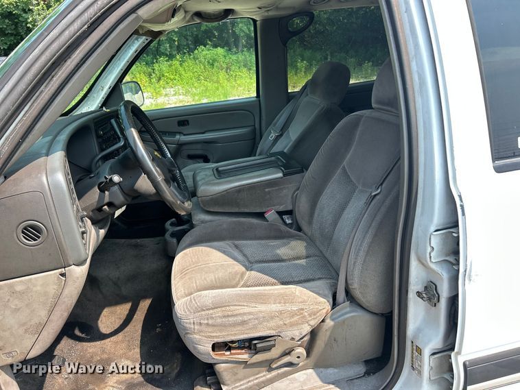 image for item EK8454 2005 Chevrolet Suburban 2500 SUV