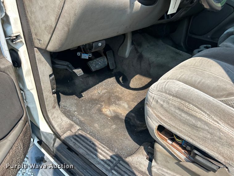 image for item EK8454 2005 Chevrolet Suburban 2500 SUV