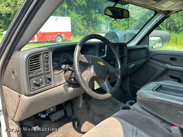 image for item EK8454 2005 Chevrolet Suburban 2500 SUV