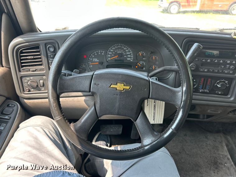 image for item EK8454 2005 Chevrolet Suburban 2500 SUV