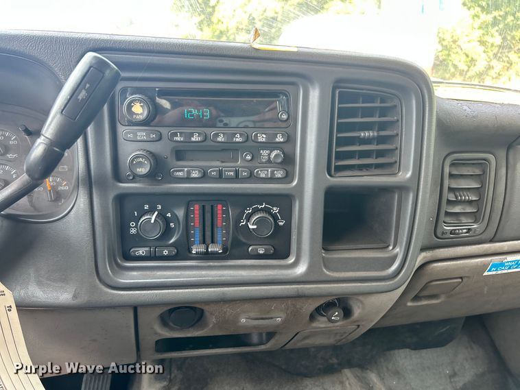 image for item EK8454 2005 Chevrolet Suburban 2500 SUV