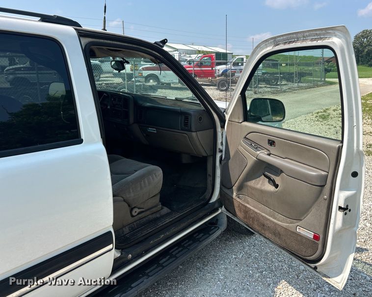 image for item EK8454 2005 Chevrolet Suburban 2500 SUV