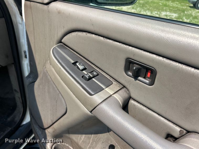 image for item EK8454 2005 Chevrolet Suburban 2500 SUV