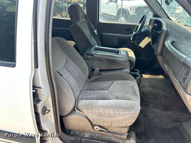 image for item EK8454 2005 Chevrolet Suburban 2500 SUV