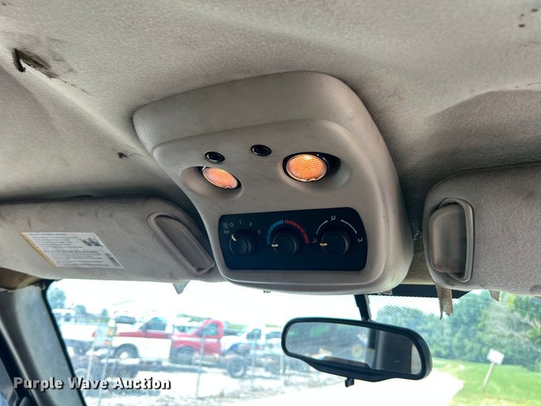 image for item EK8454 2005 Chevrolet Suburban 2500 SUV