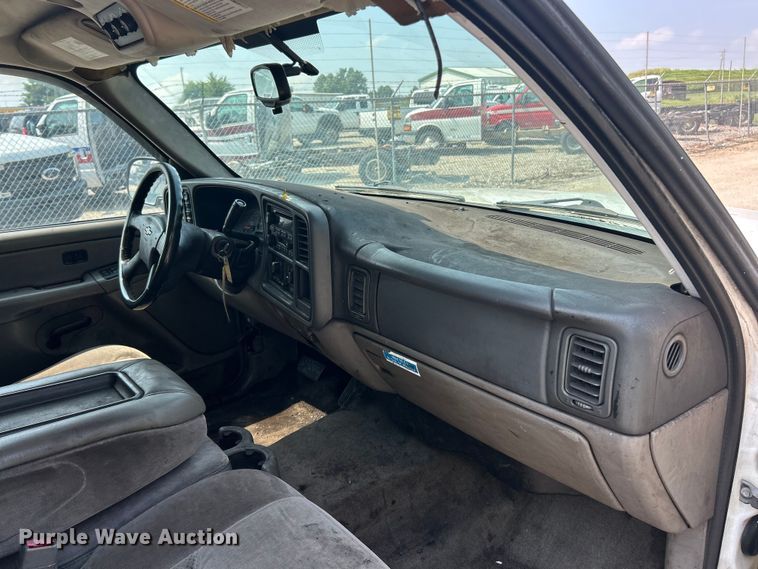 image for item EK8454 2005 Chevrolet Suburban 2500 SUV