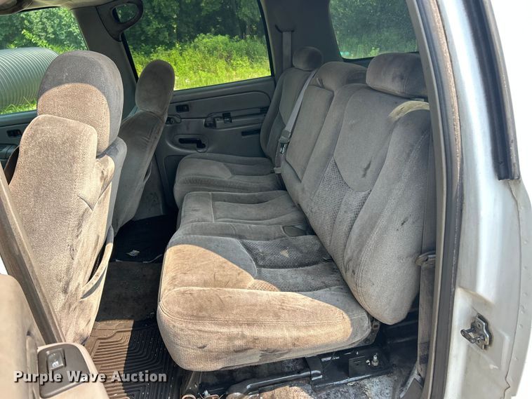 image for item EK8454 2005 Chevrolet Suburban 2500 SUV