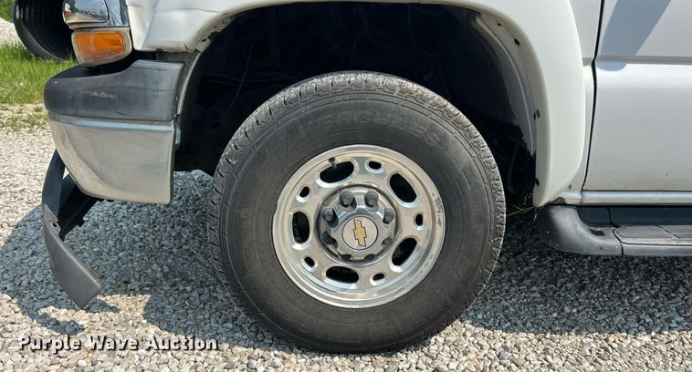 image for item EK8454 2005 Chevrolet Suburban 2500 SUV