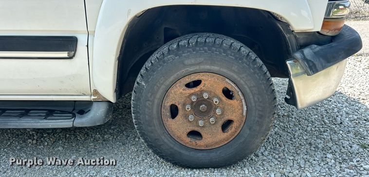 image for item EK8454 2005 Chevrolet Suburban 2500 SUV