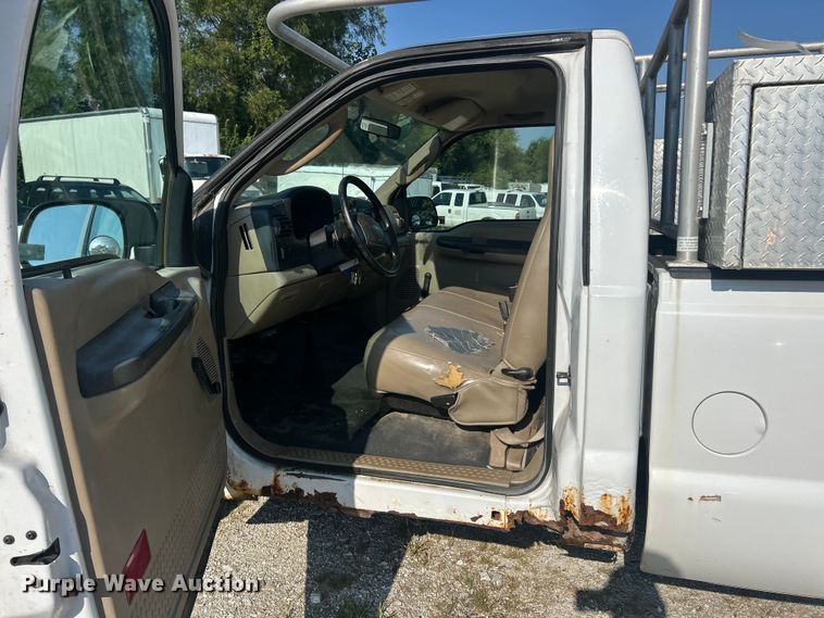 image for item EK8491 2007 Ford F250 Super Duty XL pickup truck