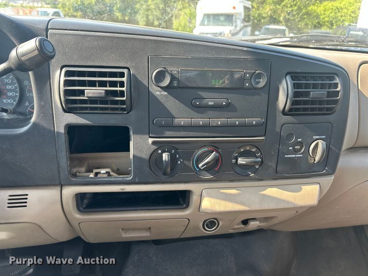 image for item EK8491 2007 Ford F250 Super Duty XL pickup truck