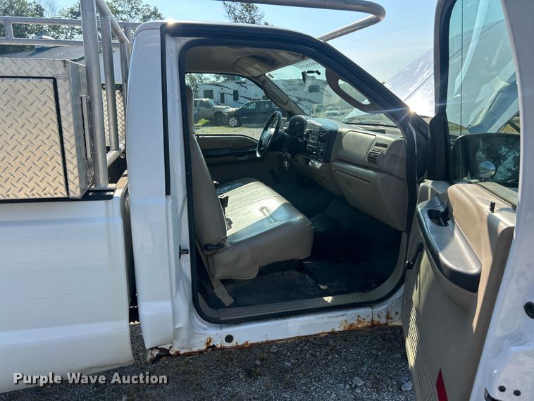 image for item EK8491 2007 Ford F250 Super Duty XL pickup truck