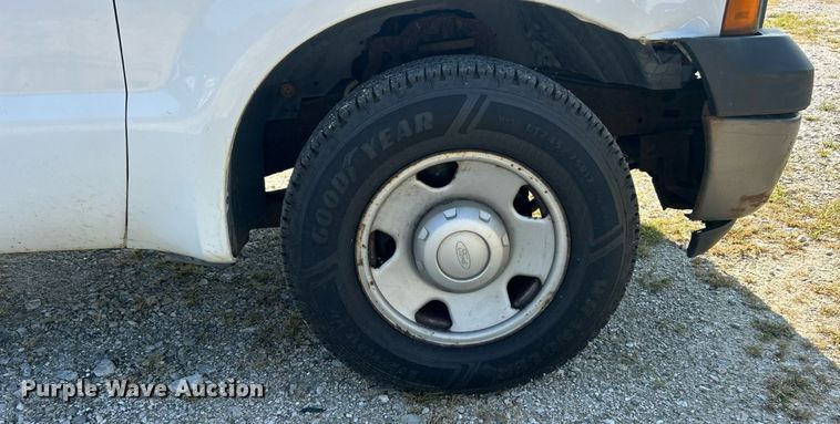 image for item EK8491 2007 Ford F250 Super Duty XL pickup truck