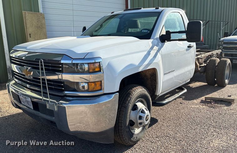 image for item EM0516 2018 Chevrolet Silverado 3500HD pickup truck cab and chassis