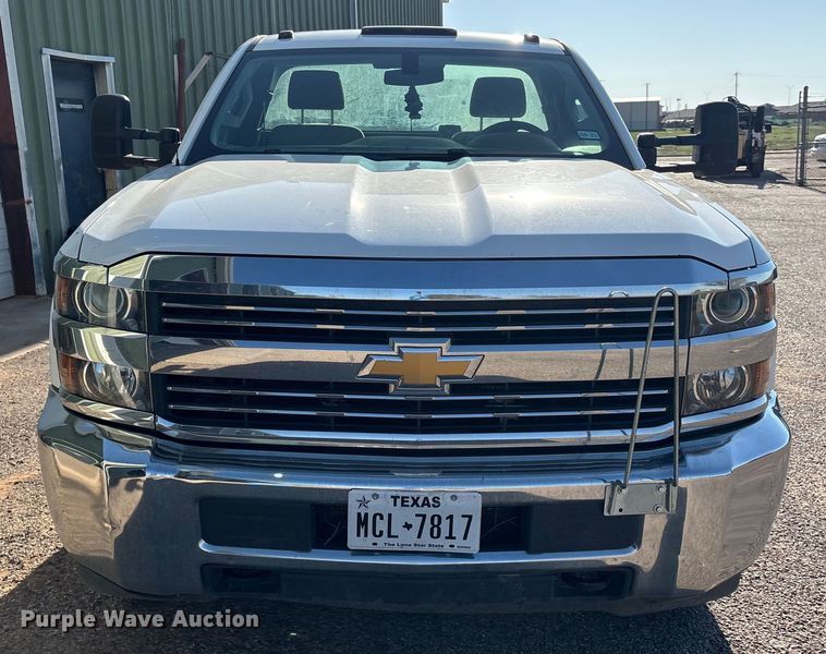 image for item EM0516 2018 Chevrolet Silverado 3500HD pickup truck cab and chassis