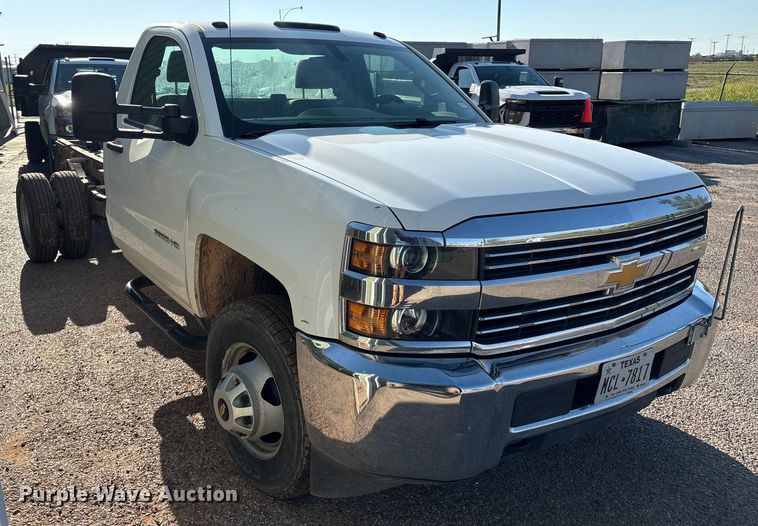 image for item EM0516 2018 Chevrolet Silverado 3500HD pickup truck cab and chassis