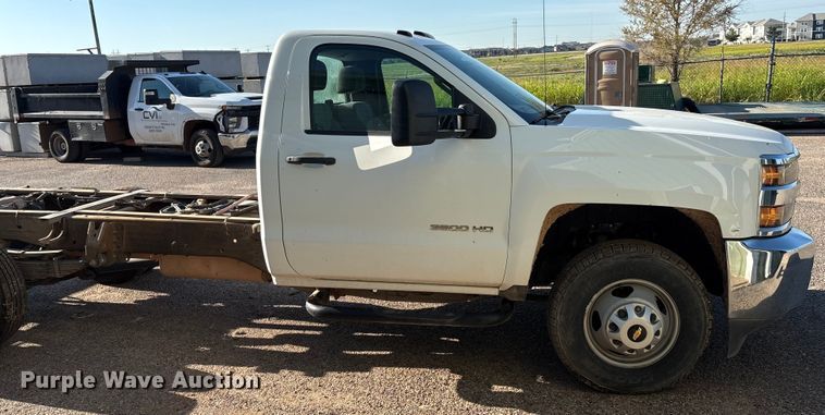 image for item EM0516 2018 Chevrolet Silverado 3500HD pickup truck cab and chassis