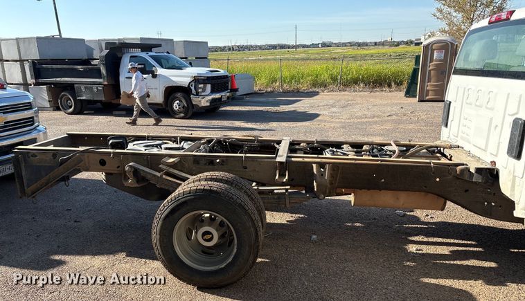 image for item EM0516 2018 Chevrolet Silverado 3500HD pickup truck cab and chassis