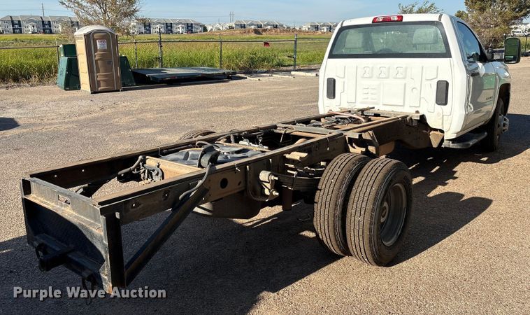 image for item EM0516 2018 Chevrolet Silverado 3500HD pickup truck cab and chassis