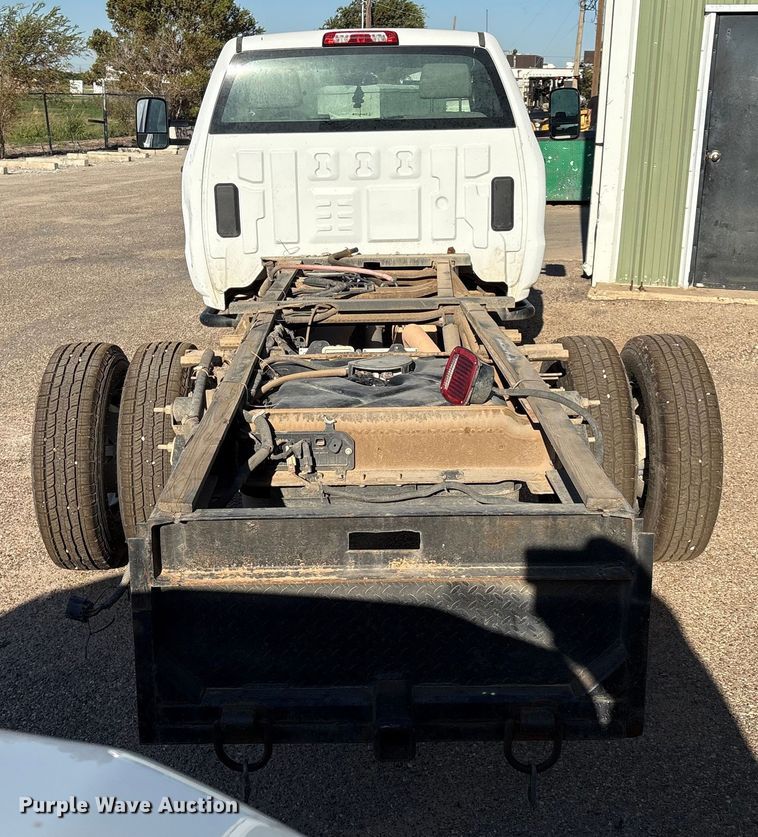image for item EM0516 2018 Chevrolet Silverado 3500HD pickup truck cab and chassis