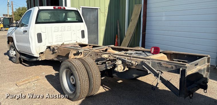 image for item EM0516 2018 Chevrolet Silverado 3500HD pickup truck cab and chassis