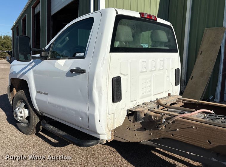 image for item EM0516 2018 Chevrolet Silverado 3500HD pickup truck cab and chassis