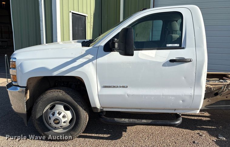 image for item EM0516 2018 Chevrolet Silverado 3500HD pickup truck cab and chassis