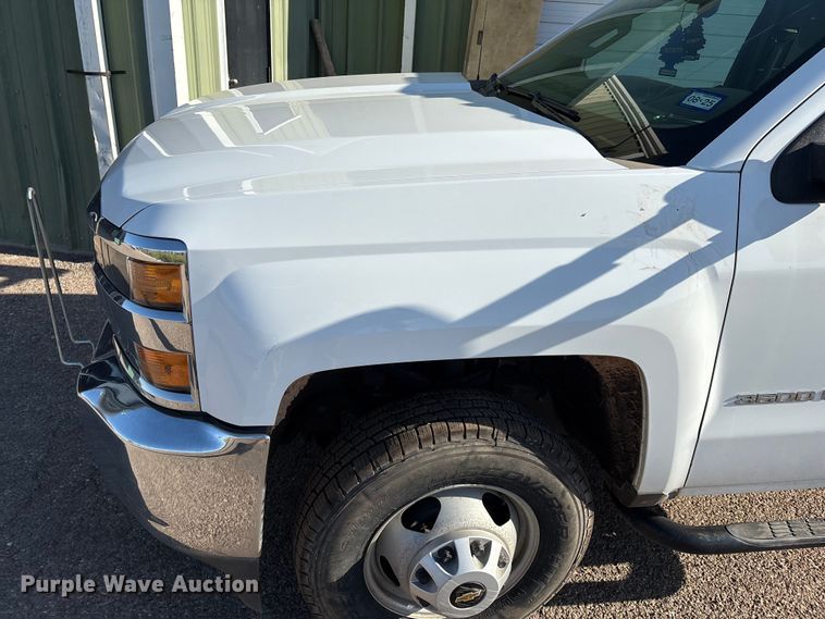 image for item EM0516 2018 Chevrolet Silverado 3500HD pickup truck cab and chassis